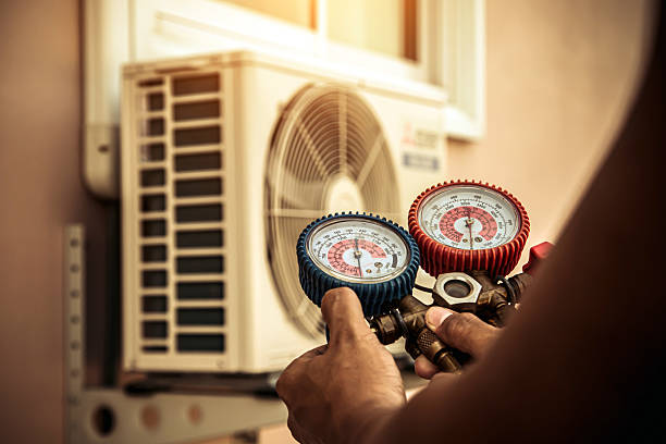 Professional Hvac technician working in Stratford, OK